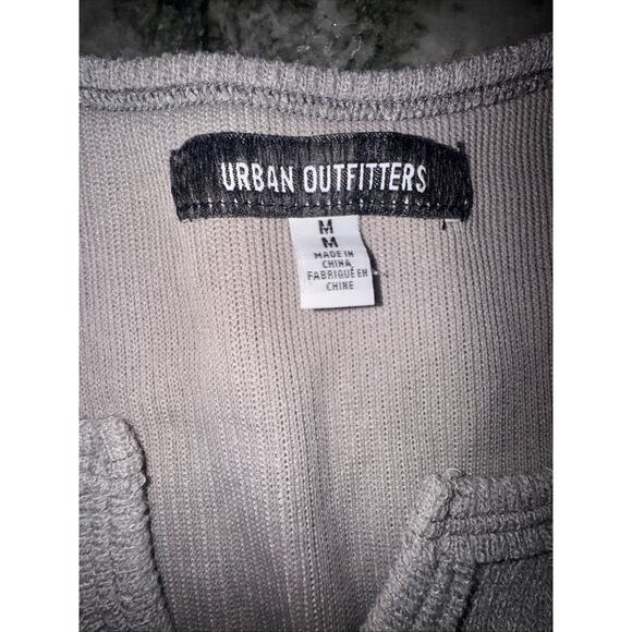 Urban Outfitters Long Sleeve Sweater Raw Hem V Neck Size Medium (v4) - Picture 2 of 3